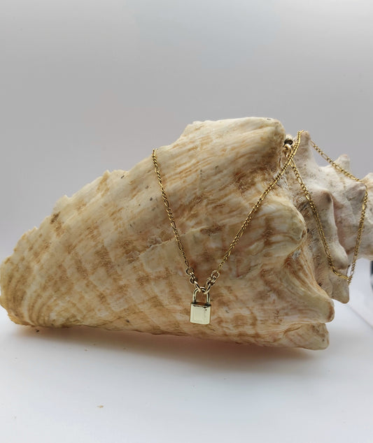 Gold Lock Pendent